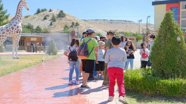 Malatya’da öğrencilerden hayvan bahçesine gezi