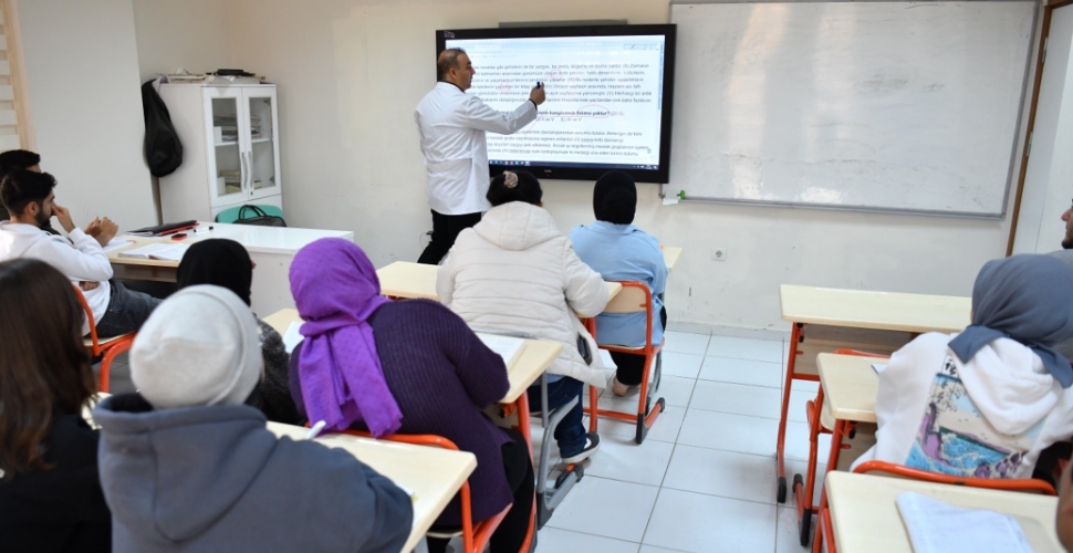 Yeşilyurt Belediyesi 280 Öğrenciye Ücretsiz Eğitim Veriyor!